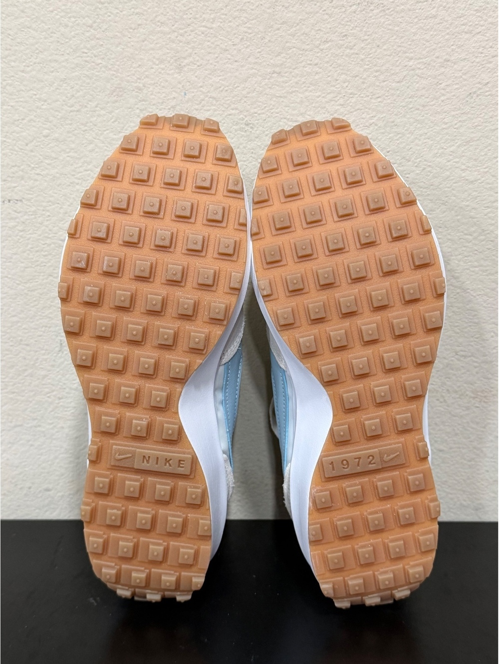 Size 8.5 - Nike Women’s Waffle Debut “White Blue Gum” - Picture 4 of 6